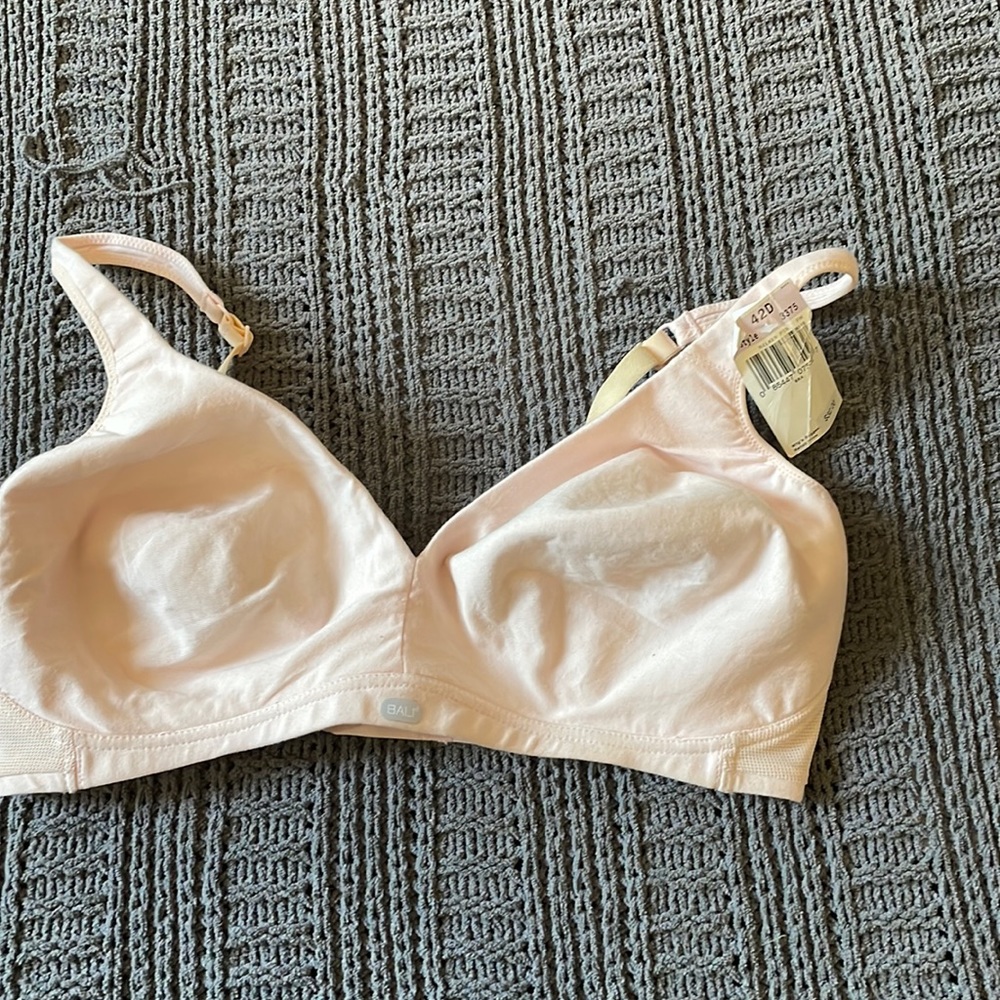 Bali bra new with tags. Size 42D